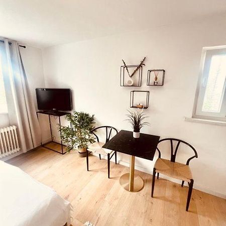 Ferienwohnung An Der Uniklinik Mit Eigener Kueche Und Renoviertem Badezimmer Homburg (Saar) Exterior foto