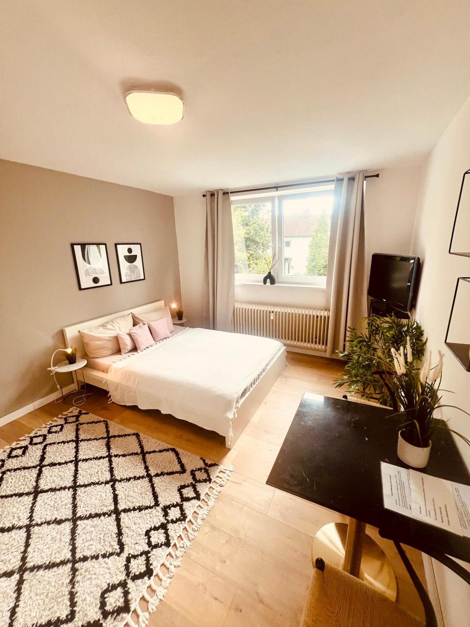 Ferienwohnung An Der Uniklinik Mit Eigener Kueche Und Renoviertem Badezimmer Homburg (Saar) Exterior foto